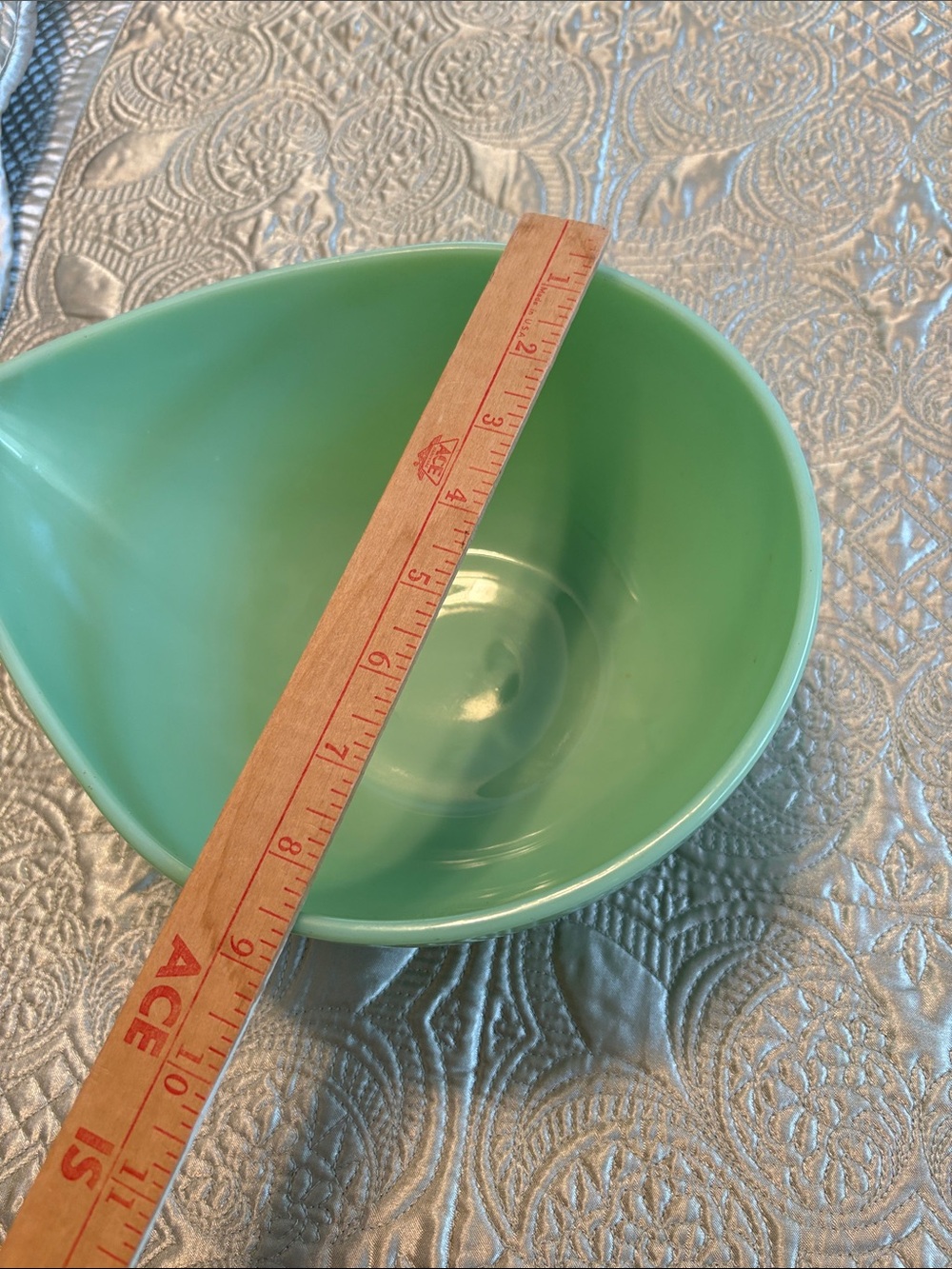 Beautiful, Perfect Condition Jadite Serving Bowl - Rare Teardrop 11 x 8 1/2 - Picture 3 of 9
